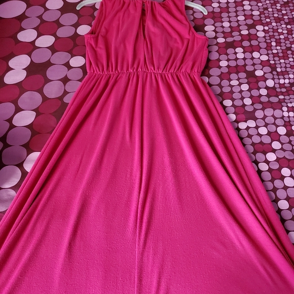 Old Navy Maternity Maxi Dress - Picture 2 of 4